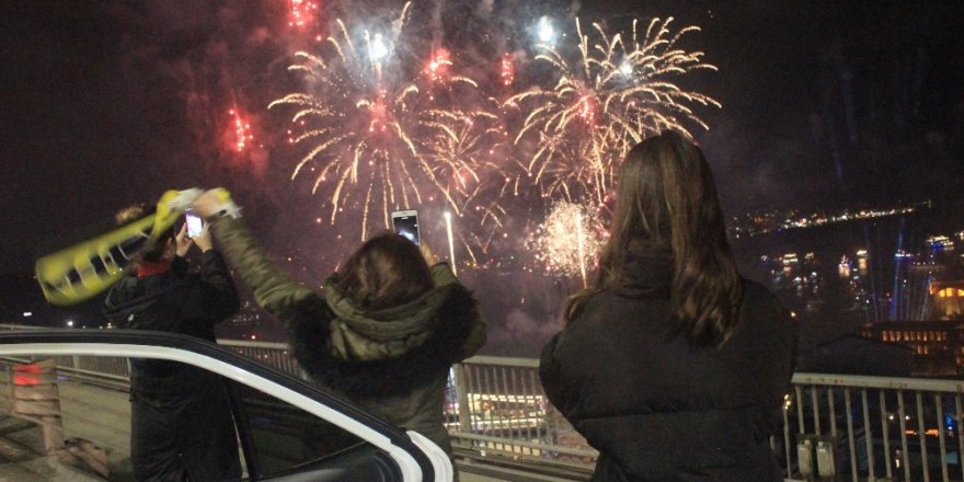 15 Temmuz Şehitler Köprüsü’nde Yılbaşı Coşkusu