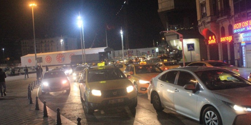 Yeni Yıl Kutlamaları İçin Kapatılan Taksim Tekrar Açıldı