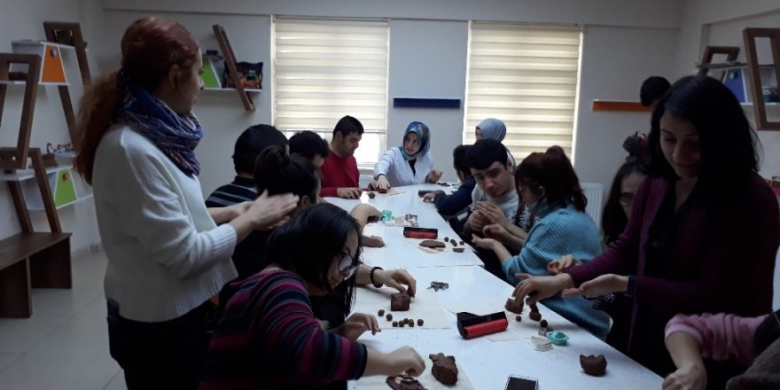 Engelli Gençler Yeni Yıldan Sağlık Ve Mutluluk Diledi