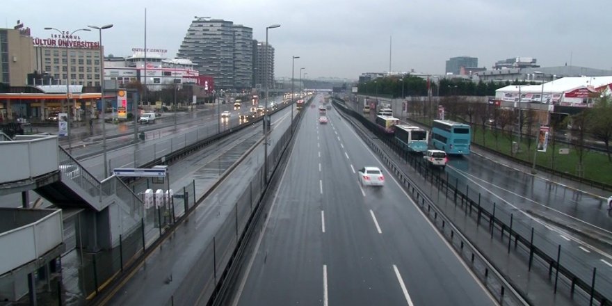 İstanbul’da Yeni Yılın İlk Gününde Yollar Boş Kaldı