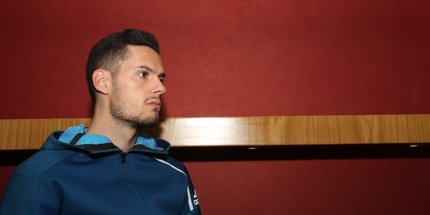 Haris Hajradinovic: "Asker Selamına Olumsuz Bir Şey Söylenemez"