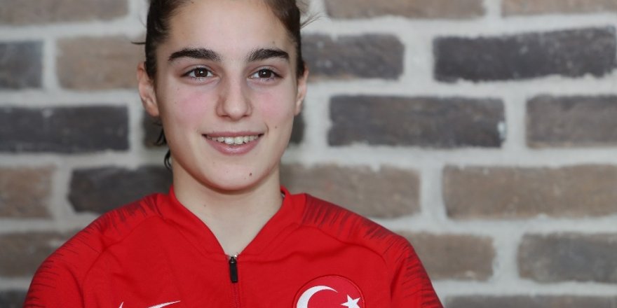 Beyza Kara: "Ay-yıldızlı Formayı Giymek Büyük Bir Onur"