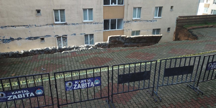 KARTAL'DA ÇÖKEN İSTİNAT DUVARININ KALAN BÖLÜMÜNE KUM DESTEĞİ 