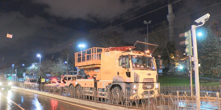 KATENER TELİ KOPTU TRAMVAY SEFERLERİNDE AKSAMA YAŞANDI