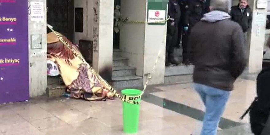FATİH'TE BATTANİYEYE SARILI BİR KİŞİNİN CESEDİ BULUNDU