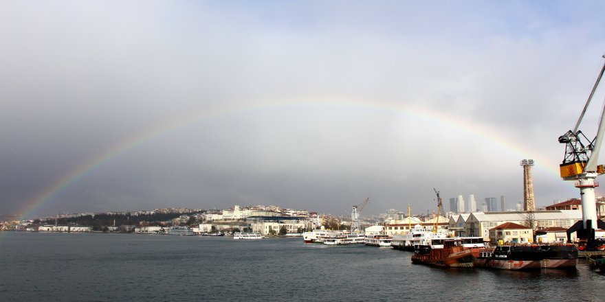 İSTANBUL'DA GÖKKUŞAĞI SÜRPRİZİ 