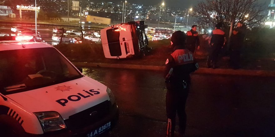 ESENYURT'TA İŞÇİ SERVİSİ DEVRİLDİ: 6 KİŞİ HAFİF YARALANDI