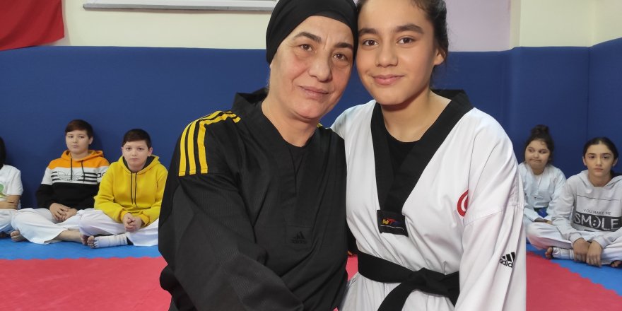 "SÜPER BABAANNE" MİLLİ SPORCU TORUNUNU DÜNYA ŞAMPİYONASI'NA HAZIRLIYOR 