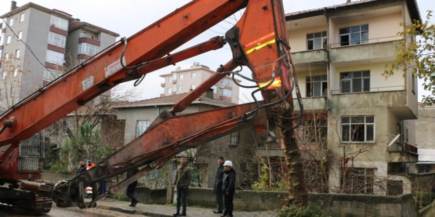Kartal’da Metruk Yapıların Yıkımı Devam Ediyor
