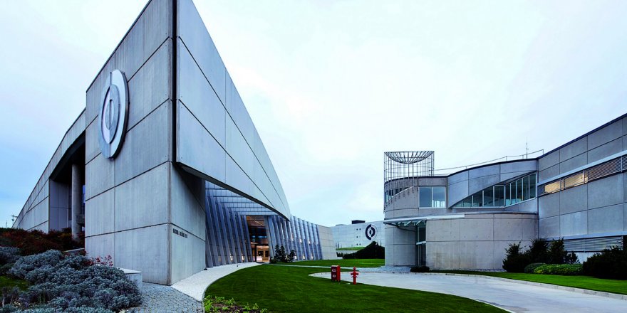 ABDİ İBRAHİM ÜRETİM TESİSLERİNDE RÜZGAR VE GÜNEŞ ENERJİSİ KULLANMAYA BAŞLADI