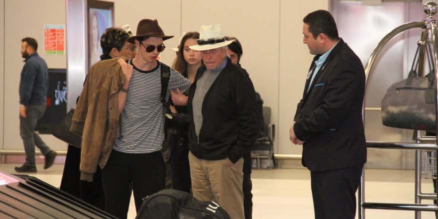 HOLLYWOOD'UN ÜNLÜ ÇİFTİ TATİL İÇİN İSTANBUL'A GELDİ