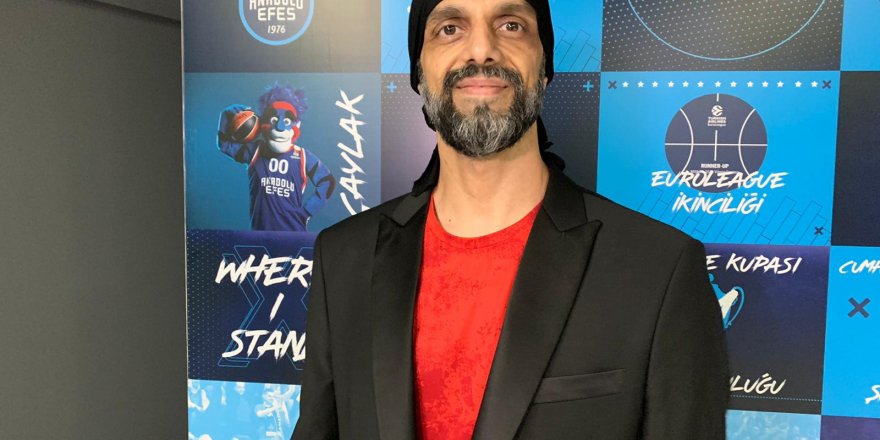 ANADOLU EFES'İN EUROLEAGUE MAÇINDAKİ KAN KANSERİYLE MÜCADELE DANSI ALKIŞ TOPLADI