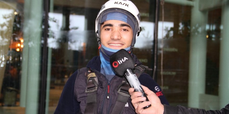 İstanbul Havalimanı’nın Devasa Terminal Camları Dağcılara Emanet