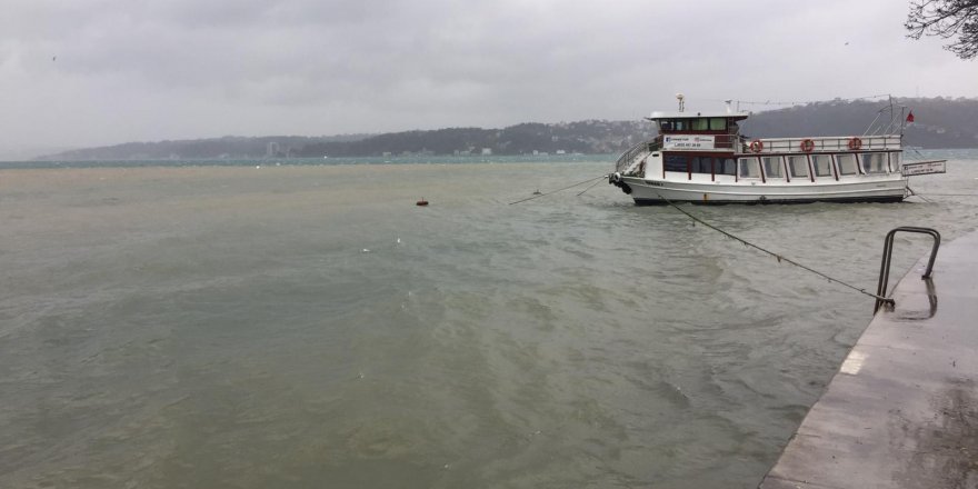 SARIYER'DE BOĞAZ'A ÇAMUR AKTI