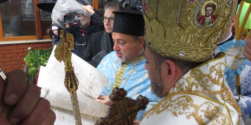ÜSKÜDAR'DA HAÇ ÇIKARMA TÖRENİ