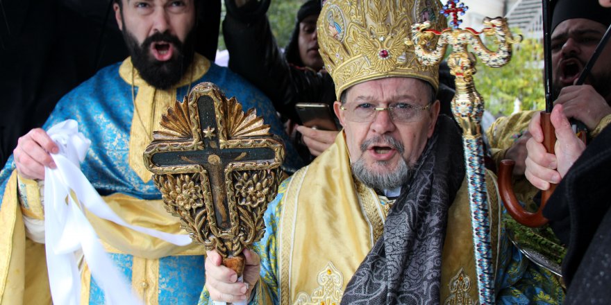 YENİKÖY'DE HAÇ ÇIKARMA TÖRENİ