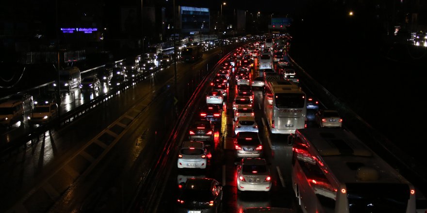 TRAFİK YOĞUNLUĞU YÜZDE 80'E ULAŞTI