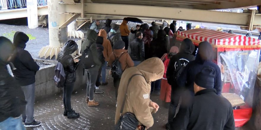 İSTANBUL'DA FIRTINA VE SAĞANAK ETKİLİ OLUYOR