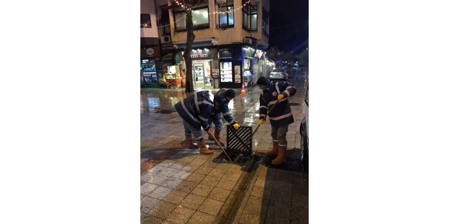 Kartal Belediyesi’nden Sağanak Yağış Mesaisi