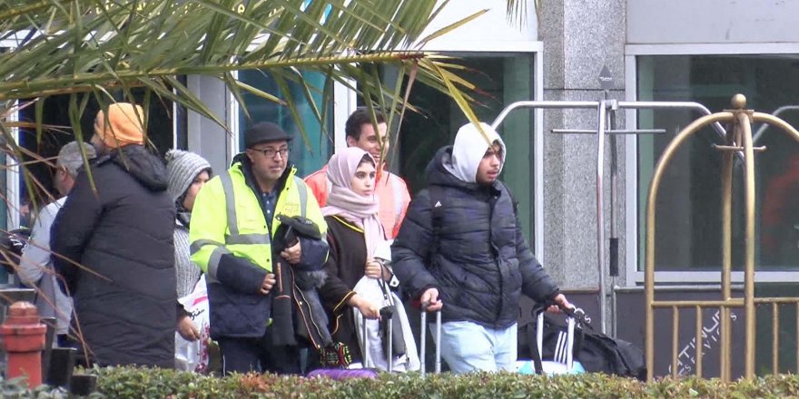 PİSTEN ÇIKAN UÇAĞIN YOLCULARI OTELE GÖTÜRÜLÜYOR