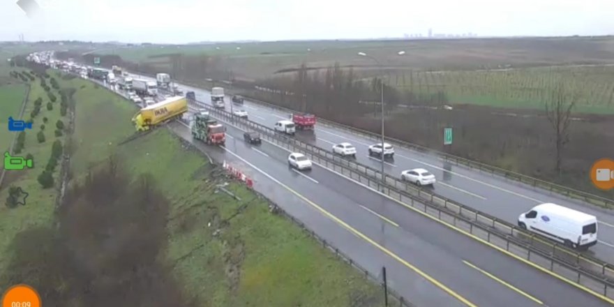 TEM'DE TIR KAZASI ;  TRAFİK AKSIYOR (1)