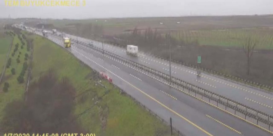  BÜYÜKÇEKMECE TEM'DEKİ TIR KAZASI KAMERADA