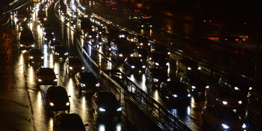 İstanbul’da Trafik Yoğunluğu Yüzde 80’lere Ulaştı