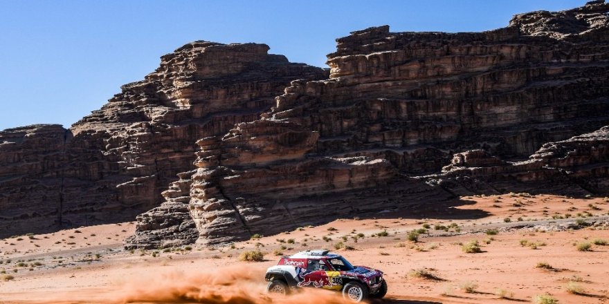 Dakar Rallisi’nde Carlos Sainz Liderliği Ele Geçirdi