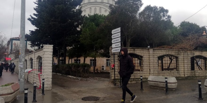 Depremde Minaresi Yıkıldı, Fırtınada Kubbe Kaplaması Söküldü