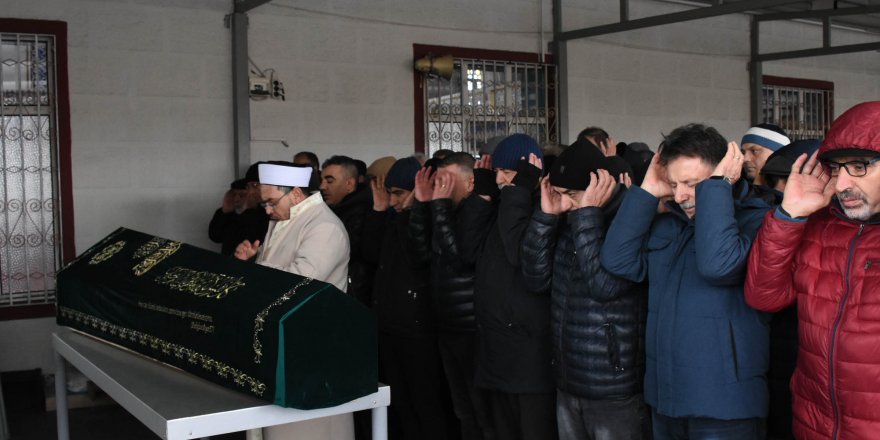 ŞİŞLİ'DE REKLAM PANOSUNDAN KOPAN PARÇA YÜZÜNDEN ÖLEN KİŞİ SON YOLCULUĞUNA UĞURLANDI