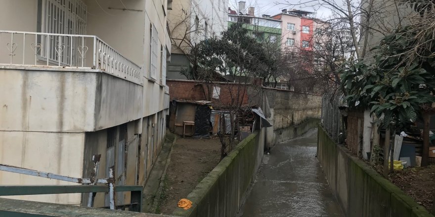 PENDİK'TE 5.KATTAN DEREYE DÜŞEN KADIN AĞIR YARALANDI