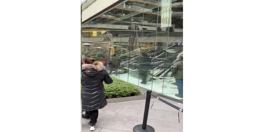 AVM'DE KAFENİN ÇATISI ÇÖKTÜ (1)