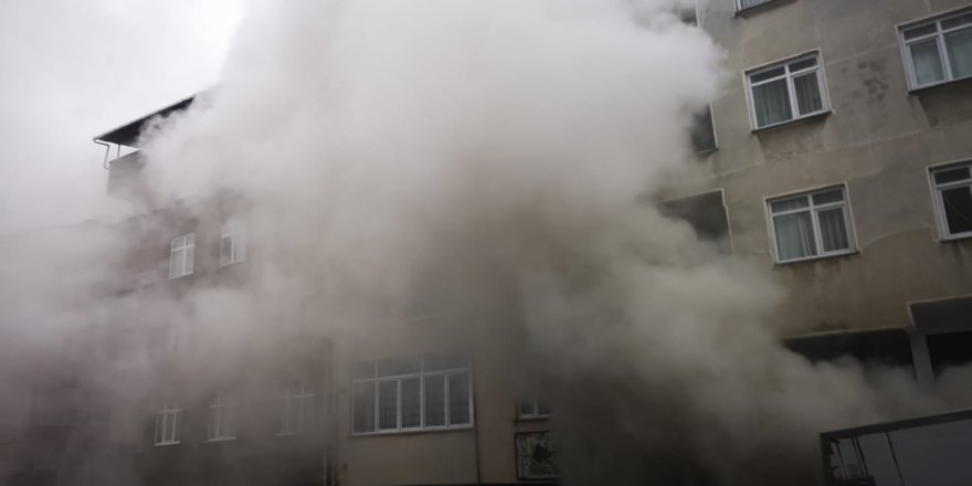 ÜMRANİYE'DE YATAK İMALATHANESİNDE YANGIN (1)