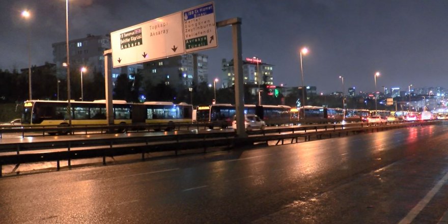 METROBÜS SEFERLERİNDE AKSAMALAR YAŞANIYOR
