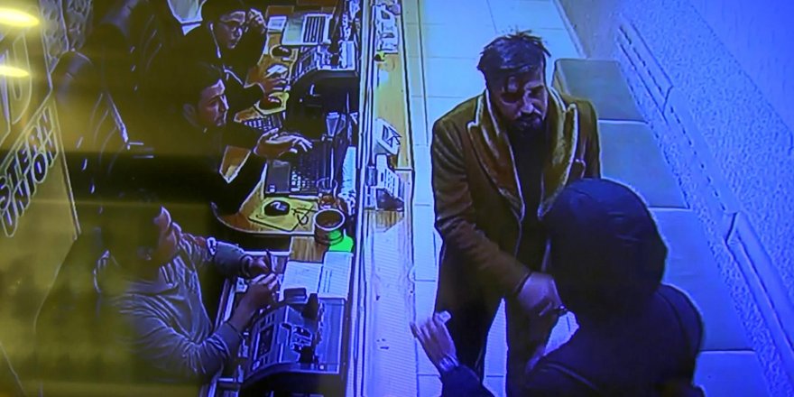 ESENYURT'TA DÖVİZ BÜROSUNDAKİ YUMRUKLU KAVGA KAMERADA