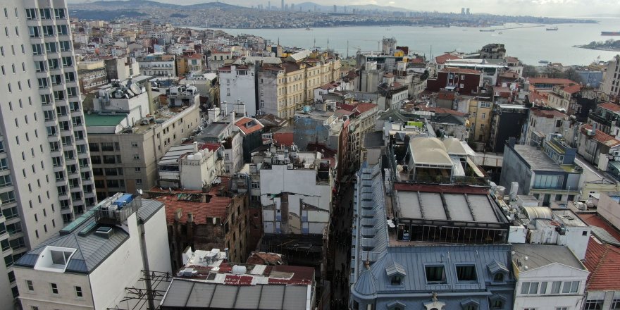 BEYOĞLU'NDA ÇÖKEN BİNA HAVADAN FOTOĞRAFLANDI