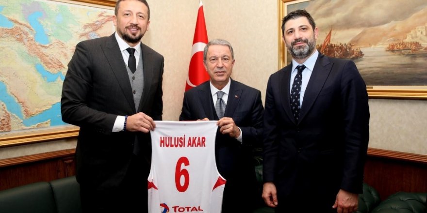 Bakan Akar, Hidayet Türkoğlu İle Bir Araya Geldi