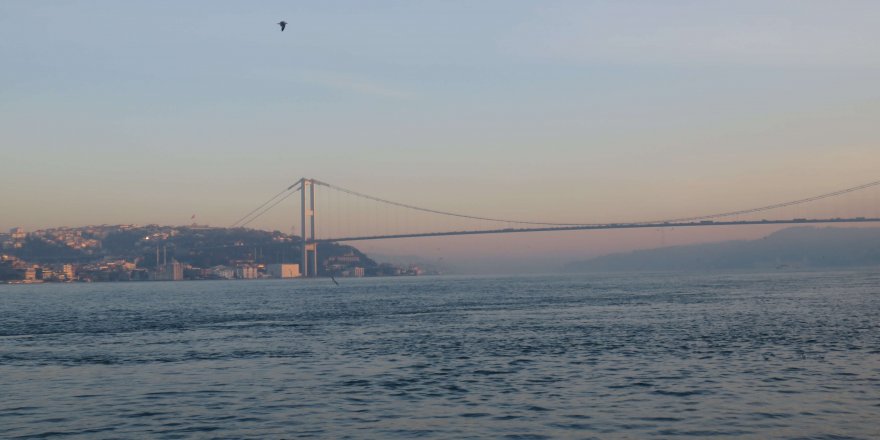 İSTANBUL BOĞAZI ÇİFT YÖNLÜ DENİZ TRAFİĞİNE KAPATILDI