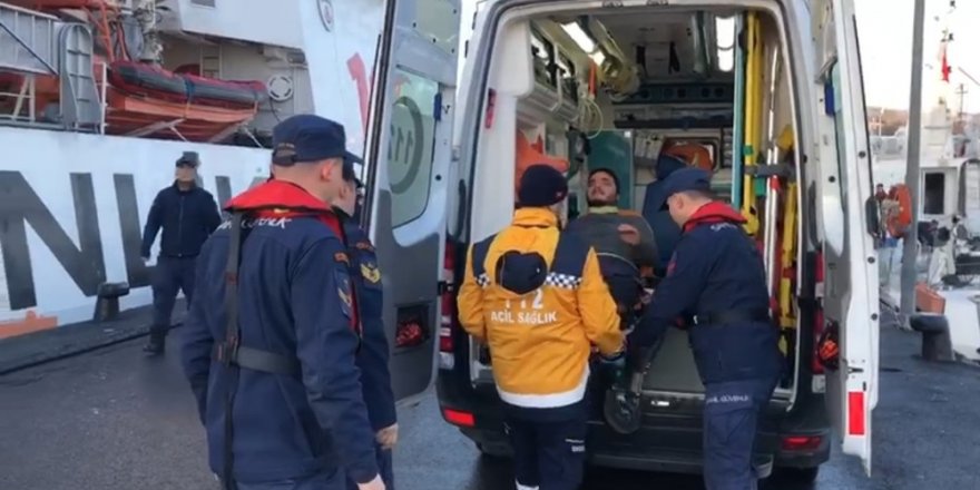 Tanker Ve Trol Teknesinin Çarpışmasında Yaralananlar Hastaneye Kaldırıldı