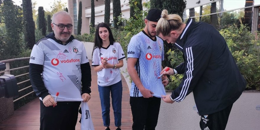 Karakartallılar, Beşiktaş’ı Antalya Kampında Ziyaret Etti