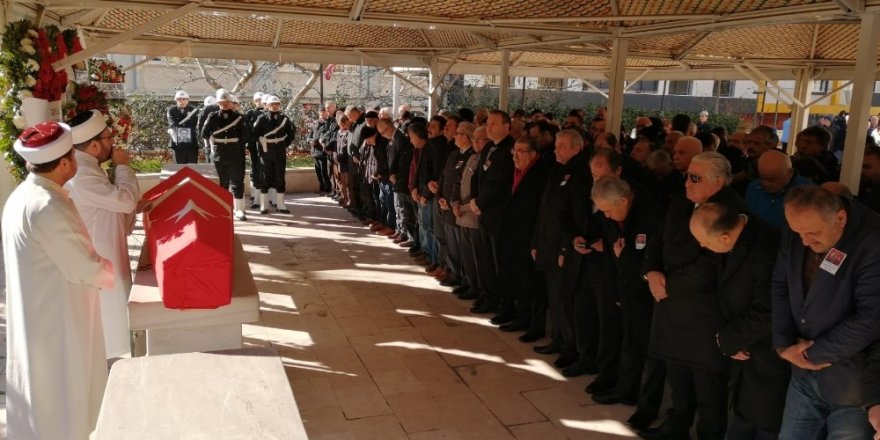 Eski Vali Ve Emniyet Genel Müdürü Refet Küçüktiryaki Son Yolculuğuna Uğurlandı