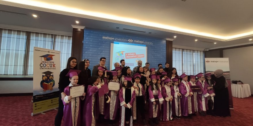 MİNİKLER ÜNİVERSİTE MEZUNİYETİ SEVİNCİ YAŞADI