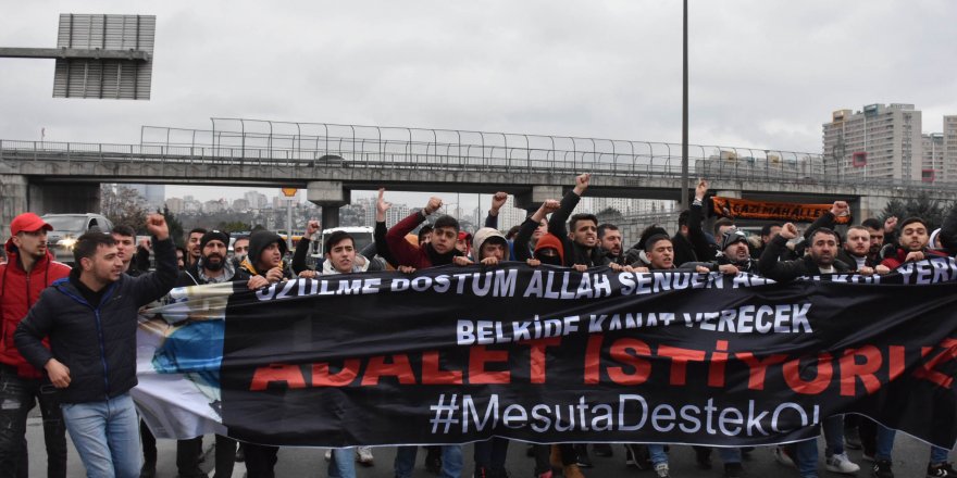 TEM OTOYOLU'NDA 100 KİŞİLİK GRUP TRAFİĞİ KAPATARAK EYLEM YAPTI