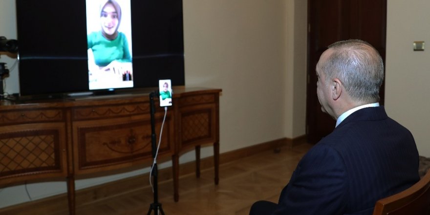 Cumhurbaşkanı Erdoğan, Ümmü Gülsüm Genç’le Sosyal Medyada Canlı Görüştü