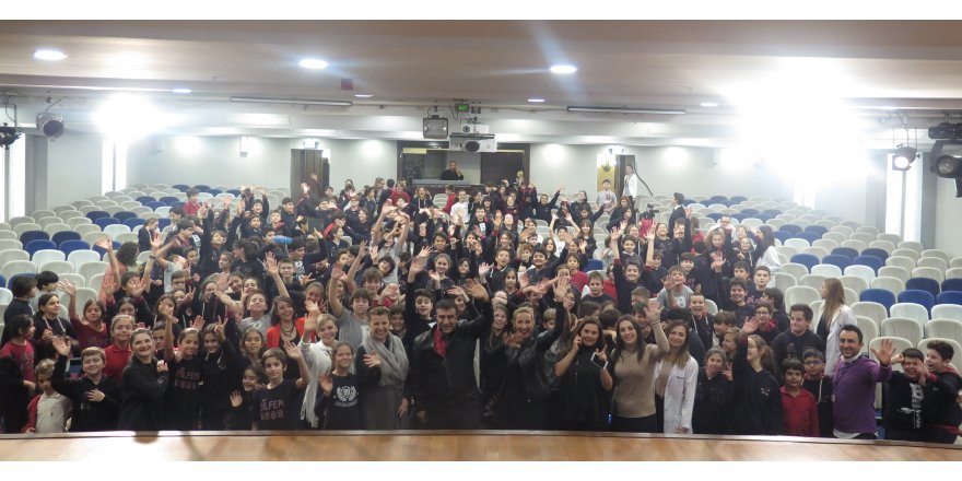 ÜNLÜ RESSAM AHMET GÜNEŞTEKİN ÖĞRENCİLERLE BULUŞTU