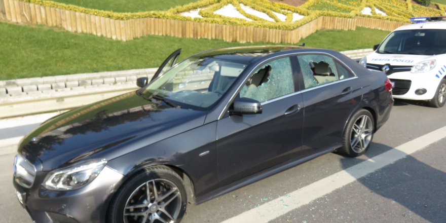 ATAŞEHİR'DE YOL KAVGASI... TARTIŞTIKLARI SÜRÜCÜYE KURŞUN YAĞDIRDILAR (1)