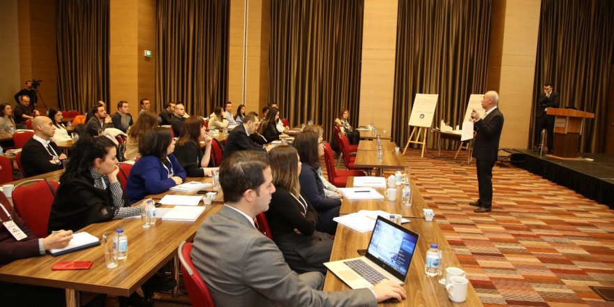 1 MİLYAR DOLARI GEÇEN İLAÇ İHRACATI SEKTÖRDE DÜZENLENEN SEMİNER SAYISINI ARTIRDI