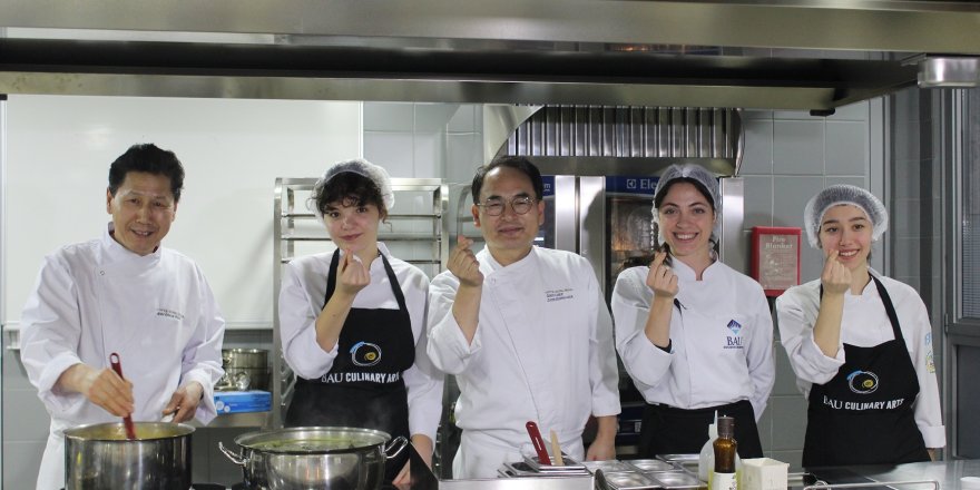 GÜNEY KORELİ ŞEFLER VE TÜRK ÖĞRENCİLER AYNI MUTFAKTA BULUŞTU