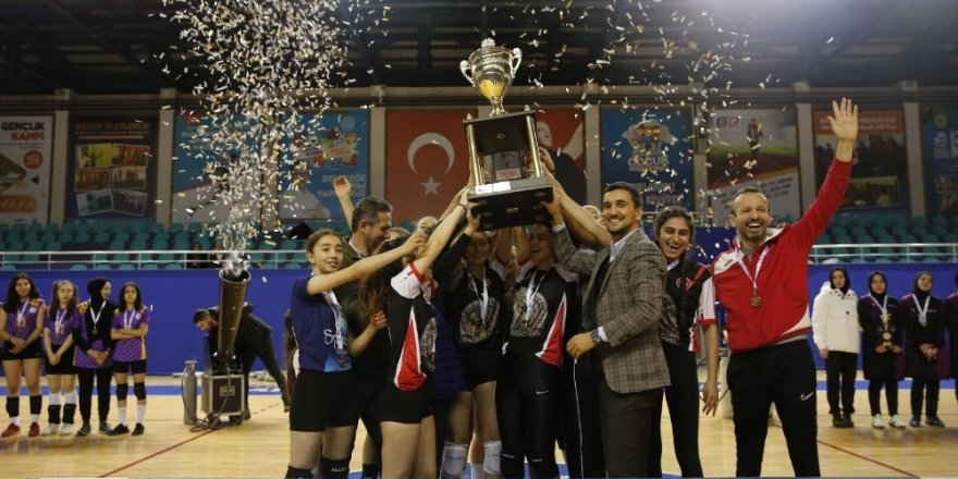 Potada Krallar, Filede Kraliçeler Sahneye Çıktı