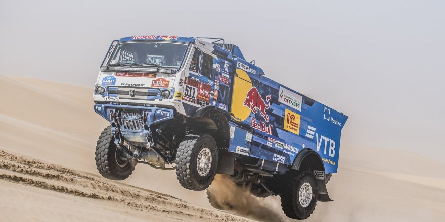 CARLOS SAİNZ 10'UNCU ETABI KAZANARAK LİDERLİĞİNİ SÜRDÜRDÜ